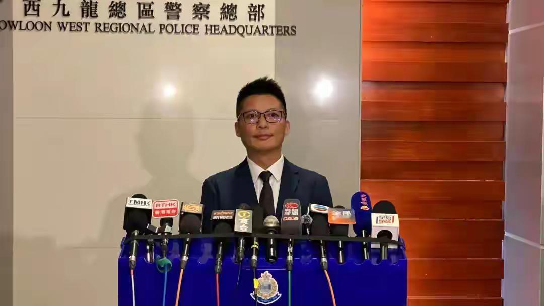 香港黄金盗窃案已拘捕12男1女，其中竟然有黑帮成员参与，且女子涉嫌隐匿丈夫行踪。