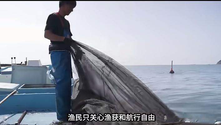 台湾渔民心里明镜似的，日本和菲律宾海巡船碰撞、抓捕他们时，能救命的只有咱中国海警