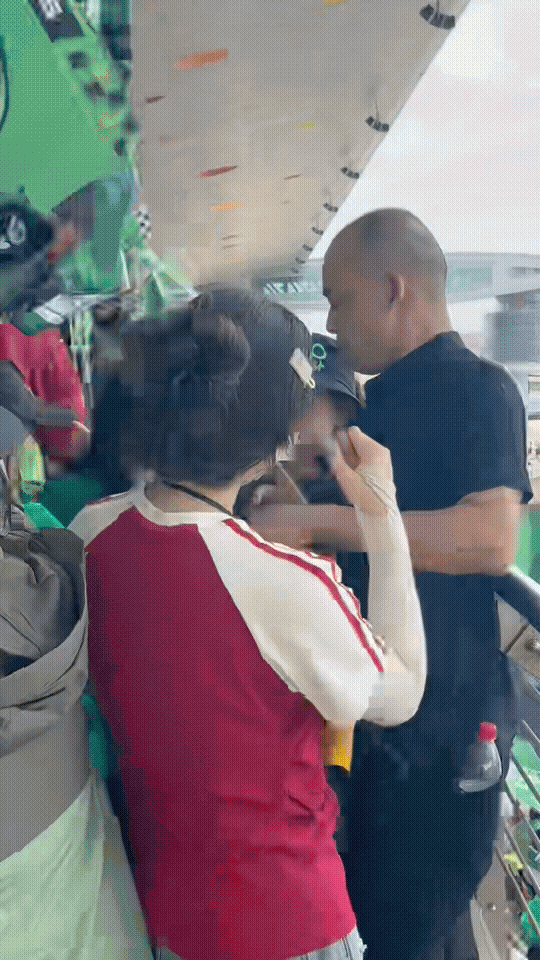 哈哈哈哈，xz粉丝干嘛呢这​​​