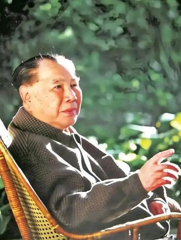 1939年，八路军营长缴获一件日军大衣，觉得材质不错，便送给杨成武，谁料，杨成武