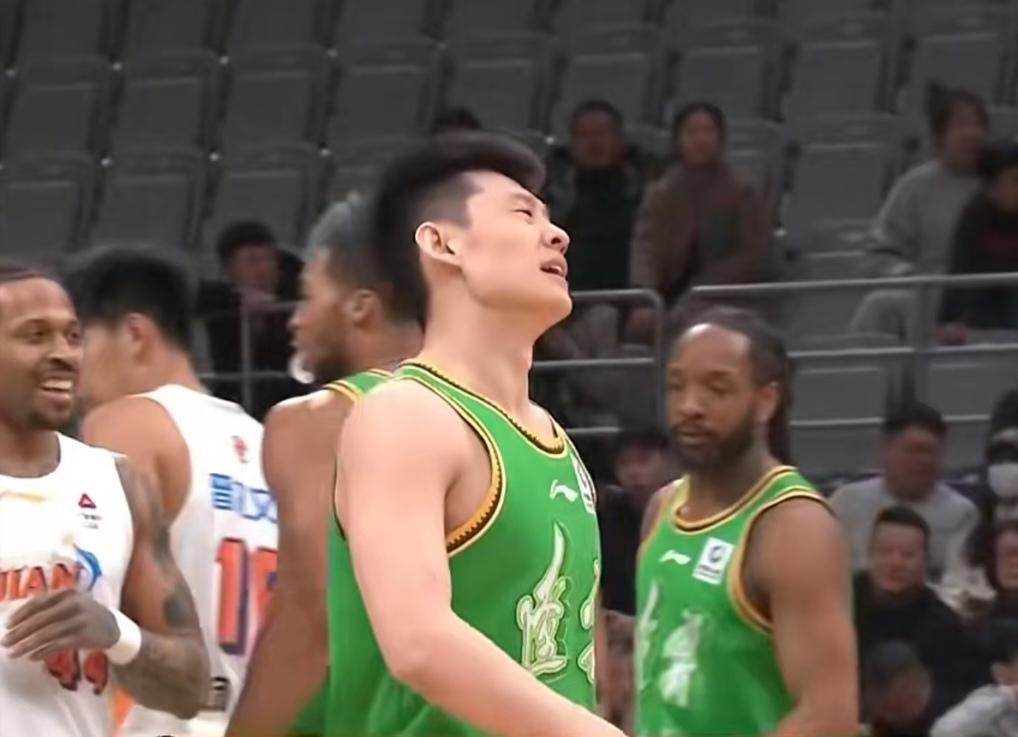 很正常！辽宁男篮不仅李虎翼上场时间变少了，现在就连王岚嵚的机会也在不断被压缩，经