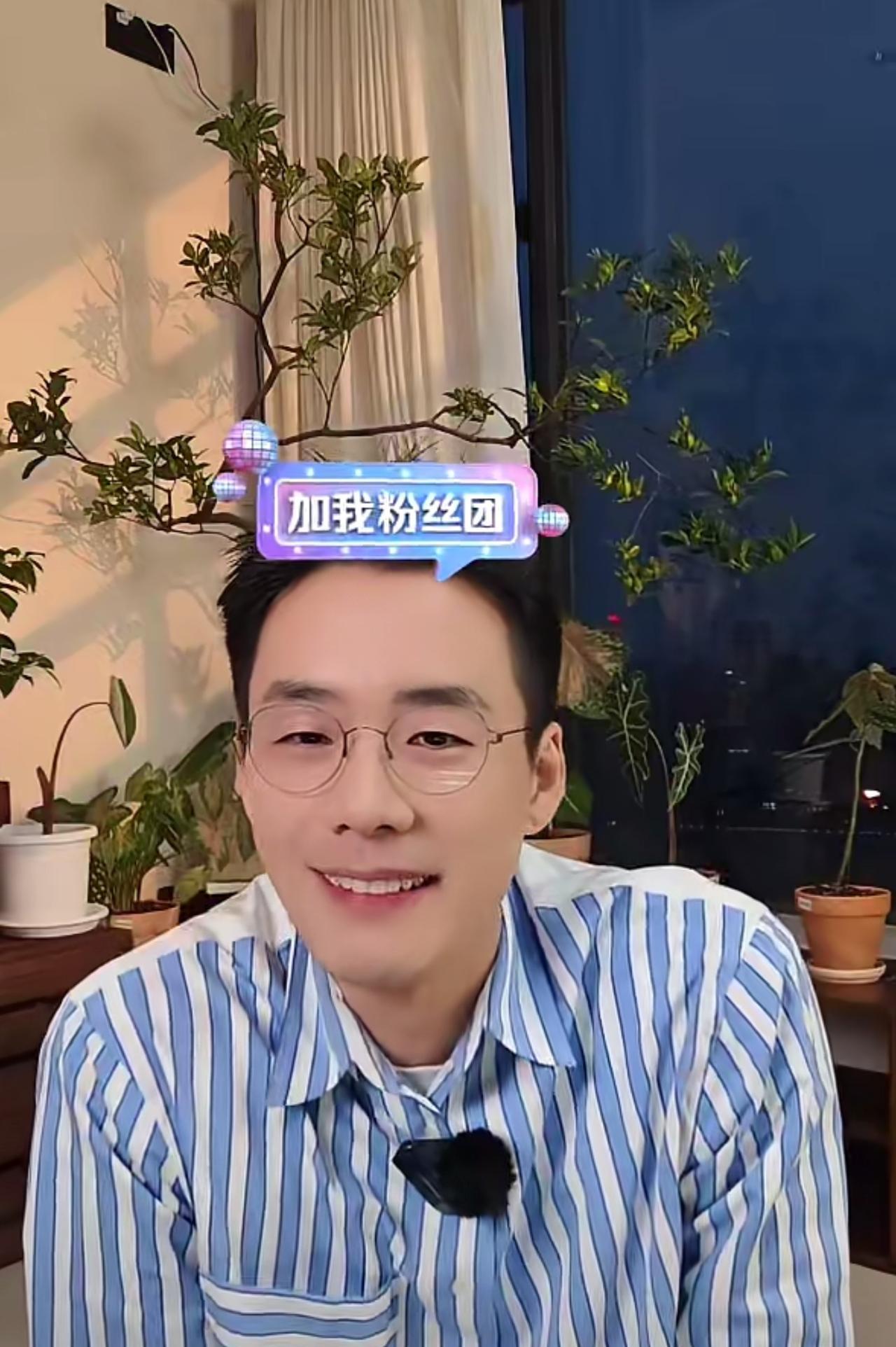 顿顿直播的时候和大家聊了这一次到成都参加了哪些活动、去了哪一些地方、吃了哪一些成
