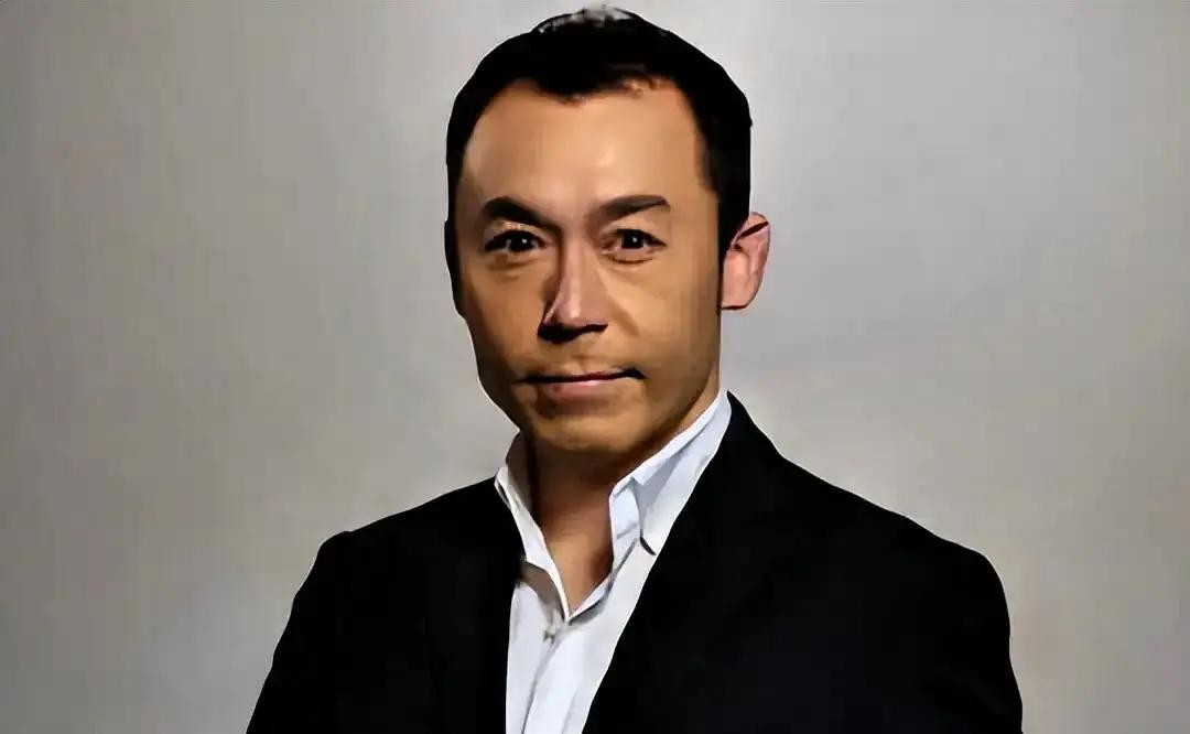 前两天那个演反派的香港老演员雷宇扬因病走了网上铺天盖地都在传他那小21岁的娇妻早就离了婚，毕竟连女方