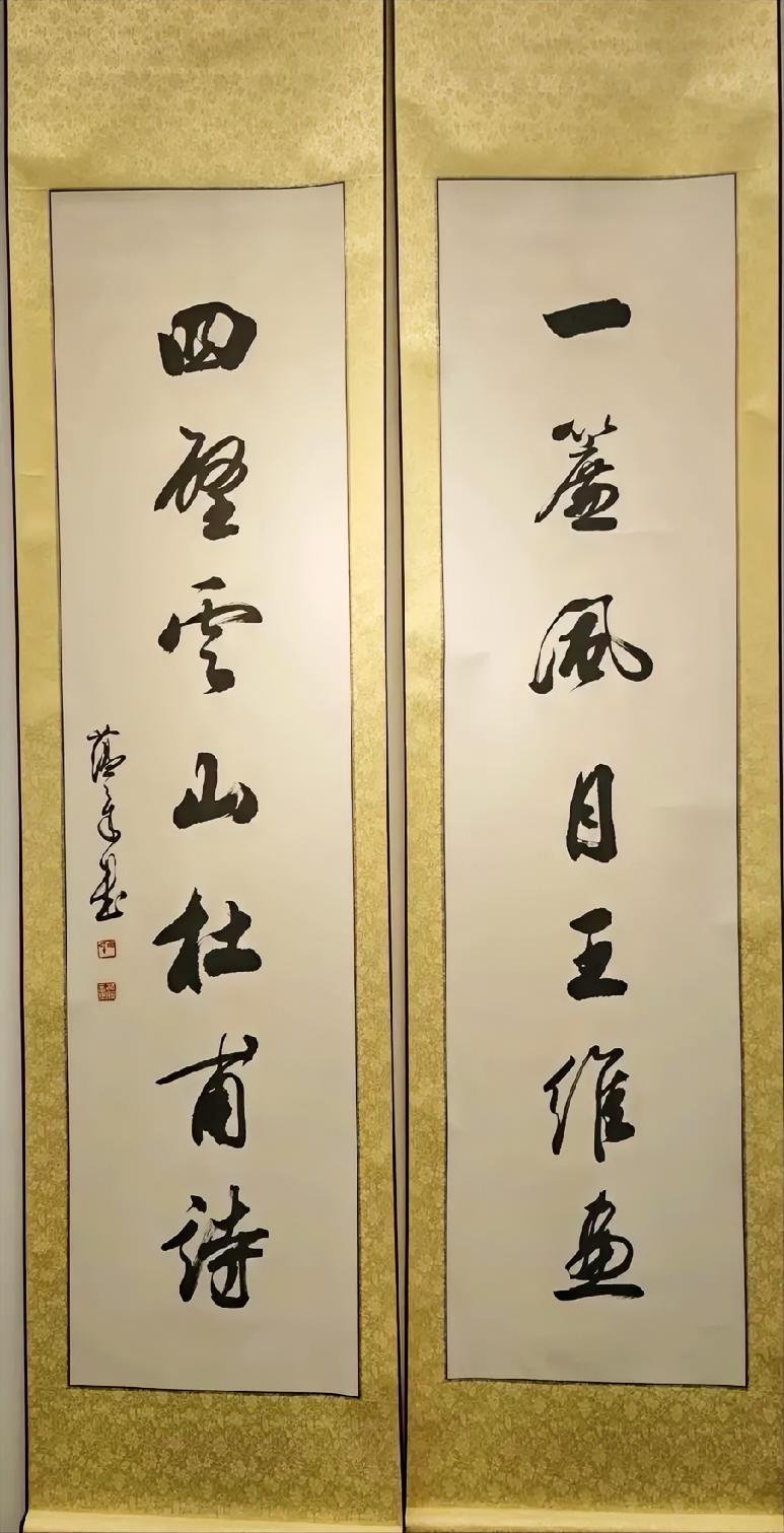 楷书写得好的人，写行书游刃有余。书法除了用笔和结构以外，书写的节奏也很重要。哪里