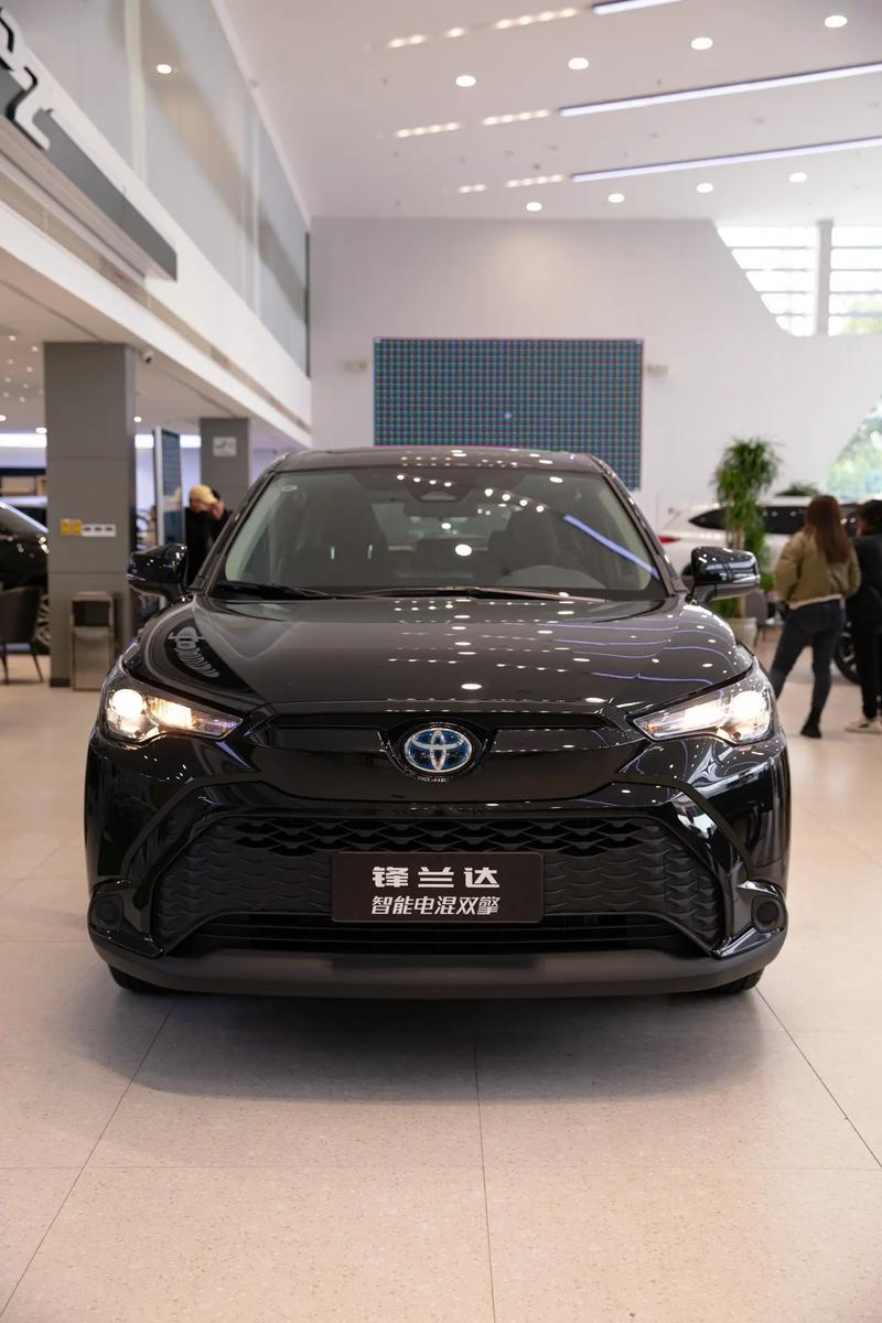 想买SUV，锋兰达车怎么样锋兰达是丰田入门紧凑型家用SUV，TNGA架构，12.