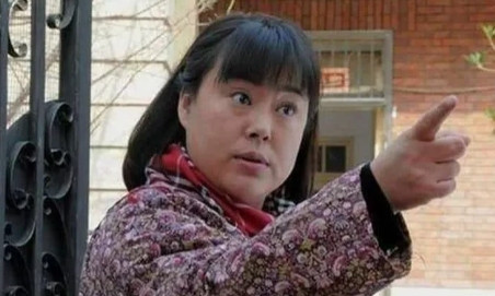 2005年，郑晓龙开始筹拍《金婚》，他找到李菁菁说：“菁菁啊，有个角色真的是非你