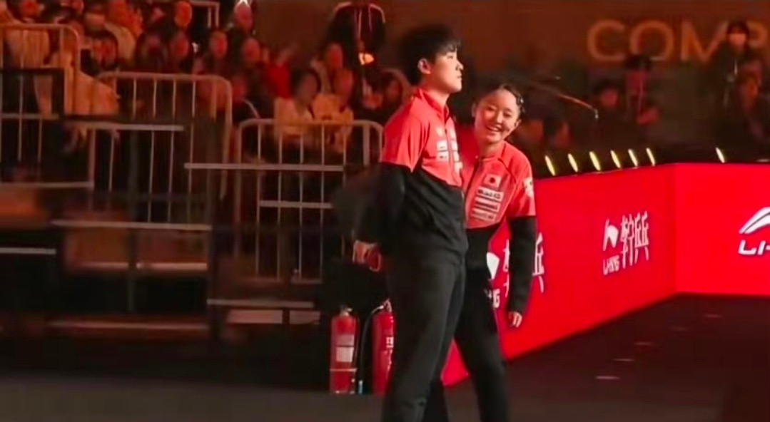 比赛请个专业人员不行吗？网上调侃草台班子还当真了