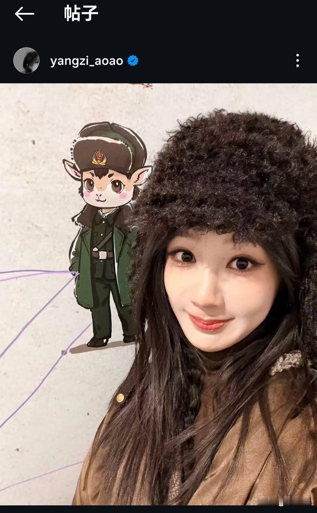 金鹰奖揭晓了，最佳女主果然是宋佳。杨紫坐在台下，一袭白衣安静鼓掌。她今年刚拿