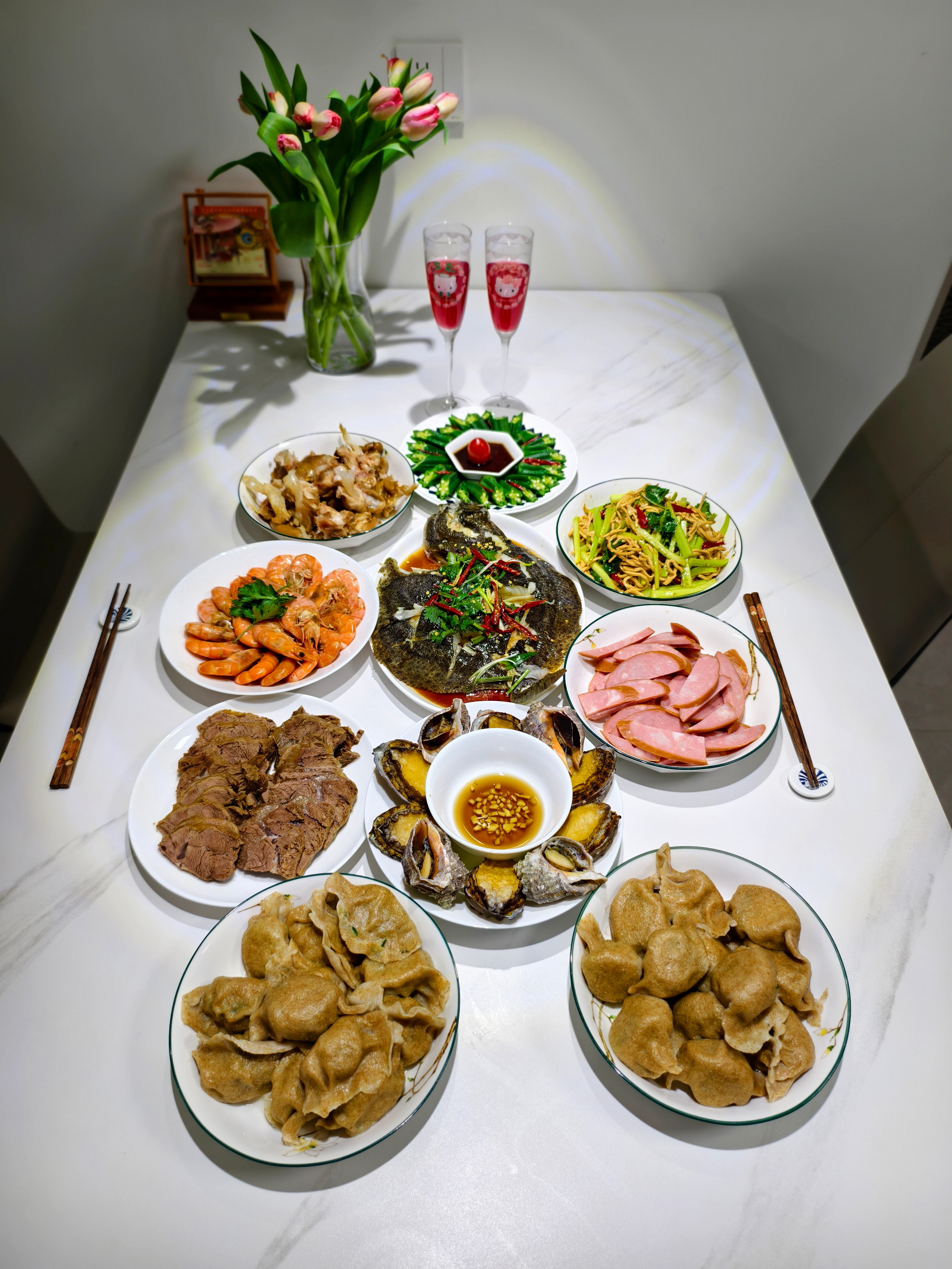 忙活一下午，晒个年夜饭吧，抓紧吃饭看春晚。青岛