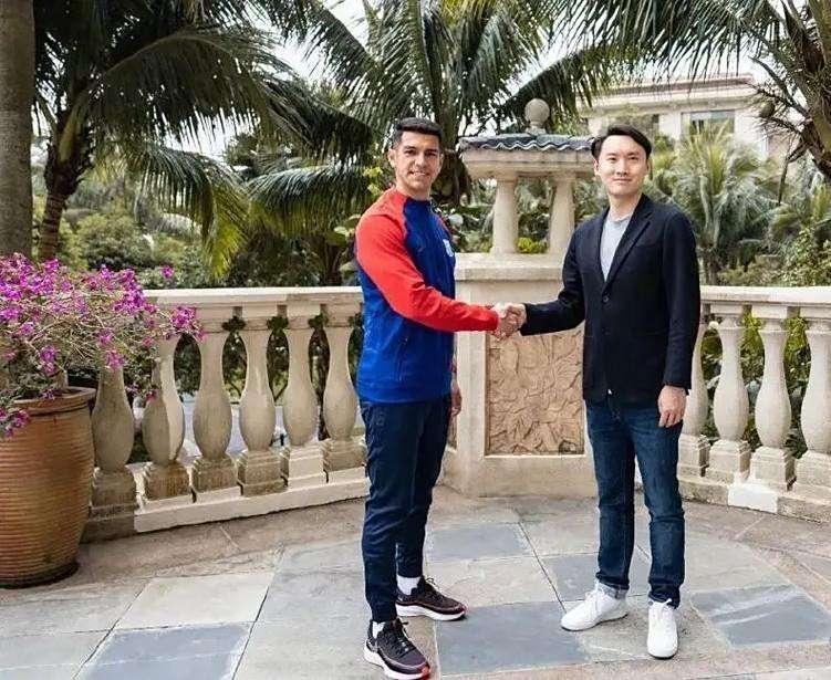 路易斯会不会续约呢？这是申花球迷非常关注的！毕竟路易斯对申花作用太大了！非常期能