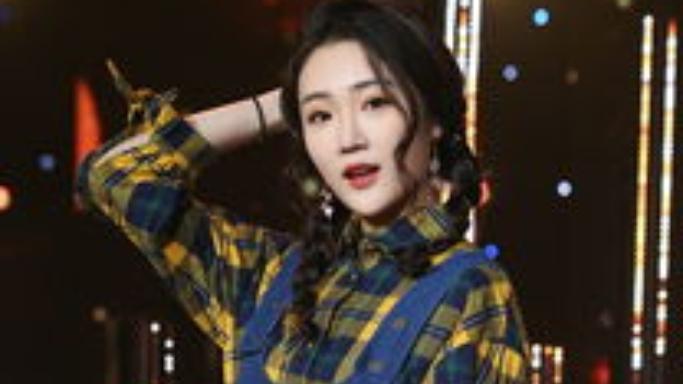 你知道吗？张可盈最近在综艺里居然把短剧男顶流全亲了一遍！这段名场面出自《无限超