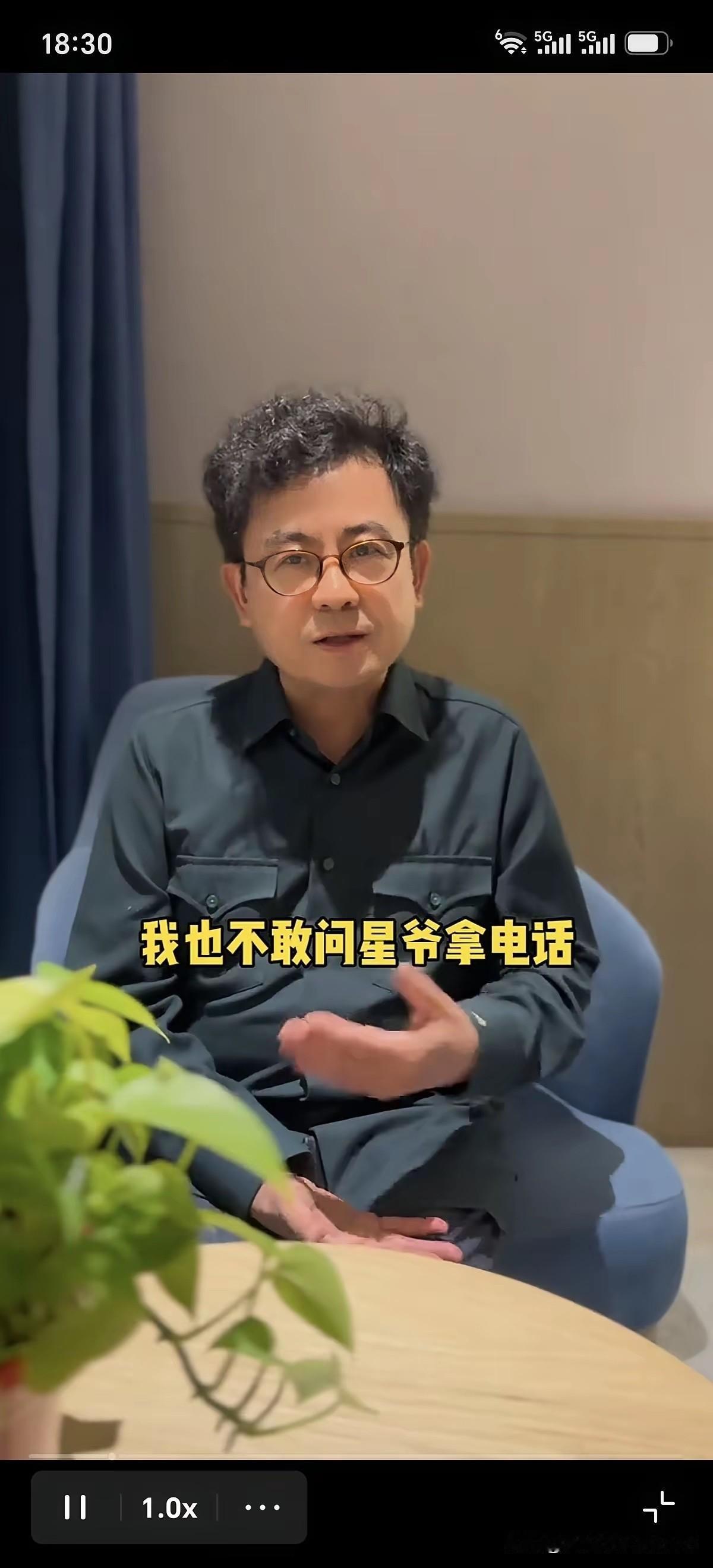 黄一山当年站队向家，诋毁周星驰，以为抱到了大腿前途无量。结果这些年向家也没给碗饭