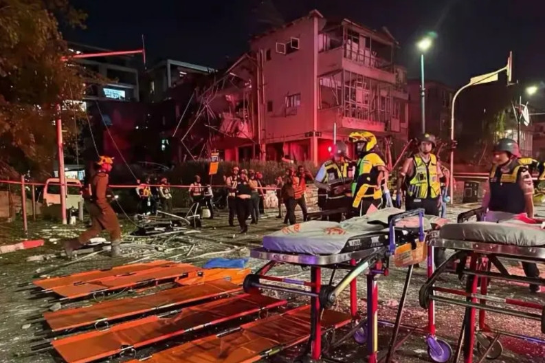 怪不得内塔尼亚胡跑了。别墅早被伊朗瞄准，第一波反击就将内塔尼亚胡这座隐蔽在密