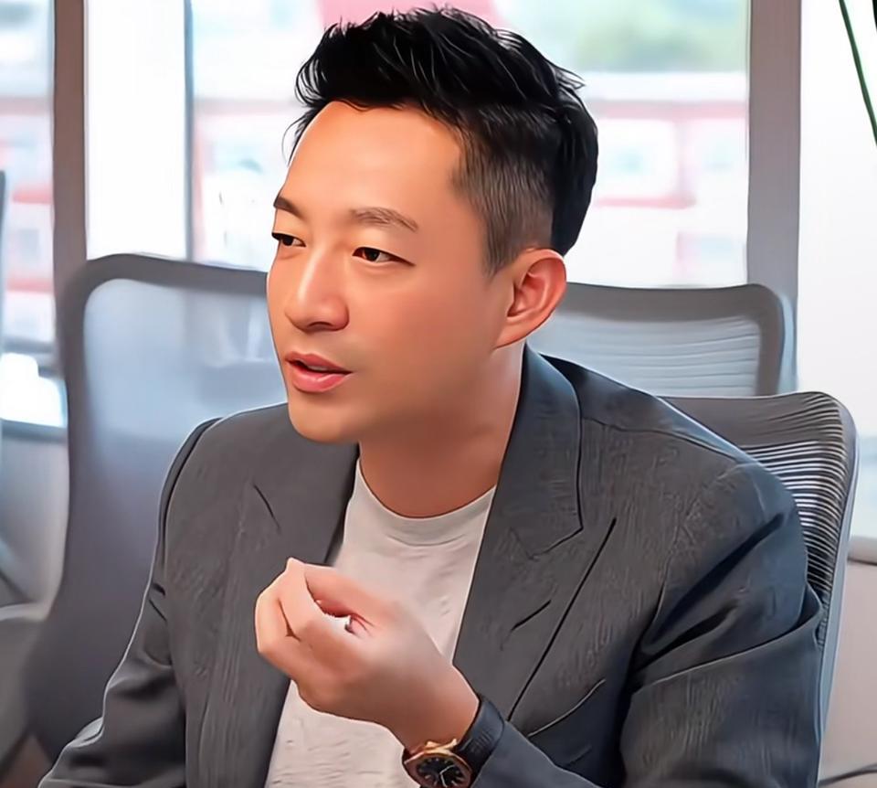 汪小菲这是要大改革啊，要跟张兰在麻六记时候的一些企宣、规划啊做一个切割了呀……