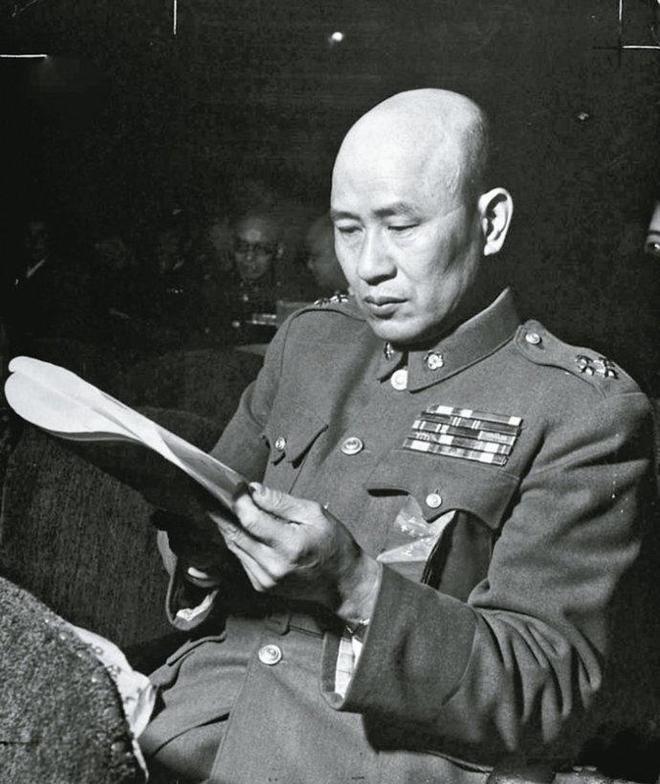 1948年11月底，李以劻带着蒋介石的手令来到李延年的兵团部，李延年说：“就靠我