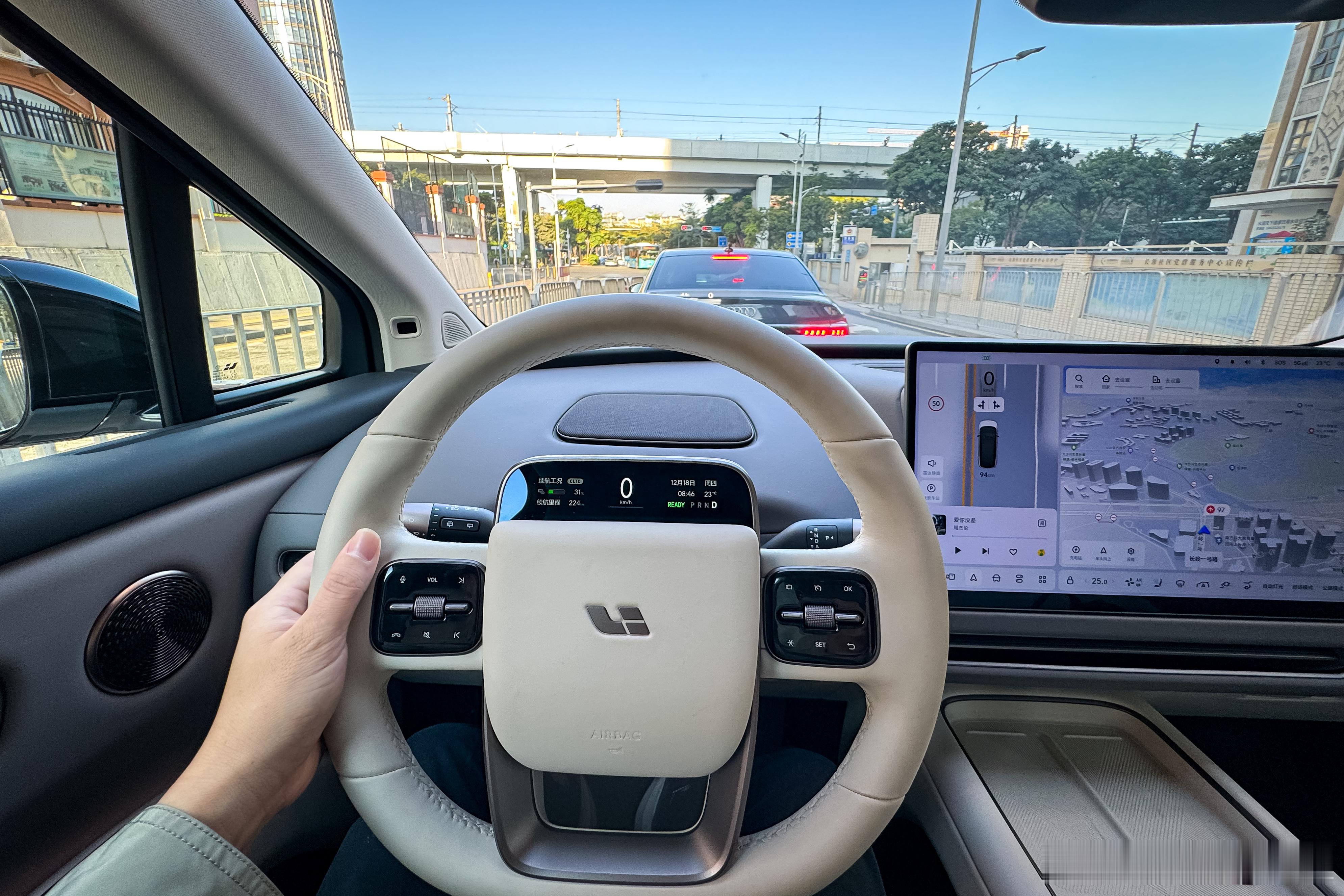 最近又重新开回理想i8这台车，真不错。一句话总结就是：“理想i8是我开过