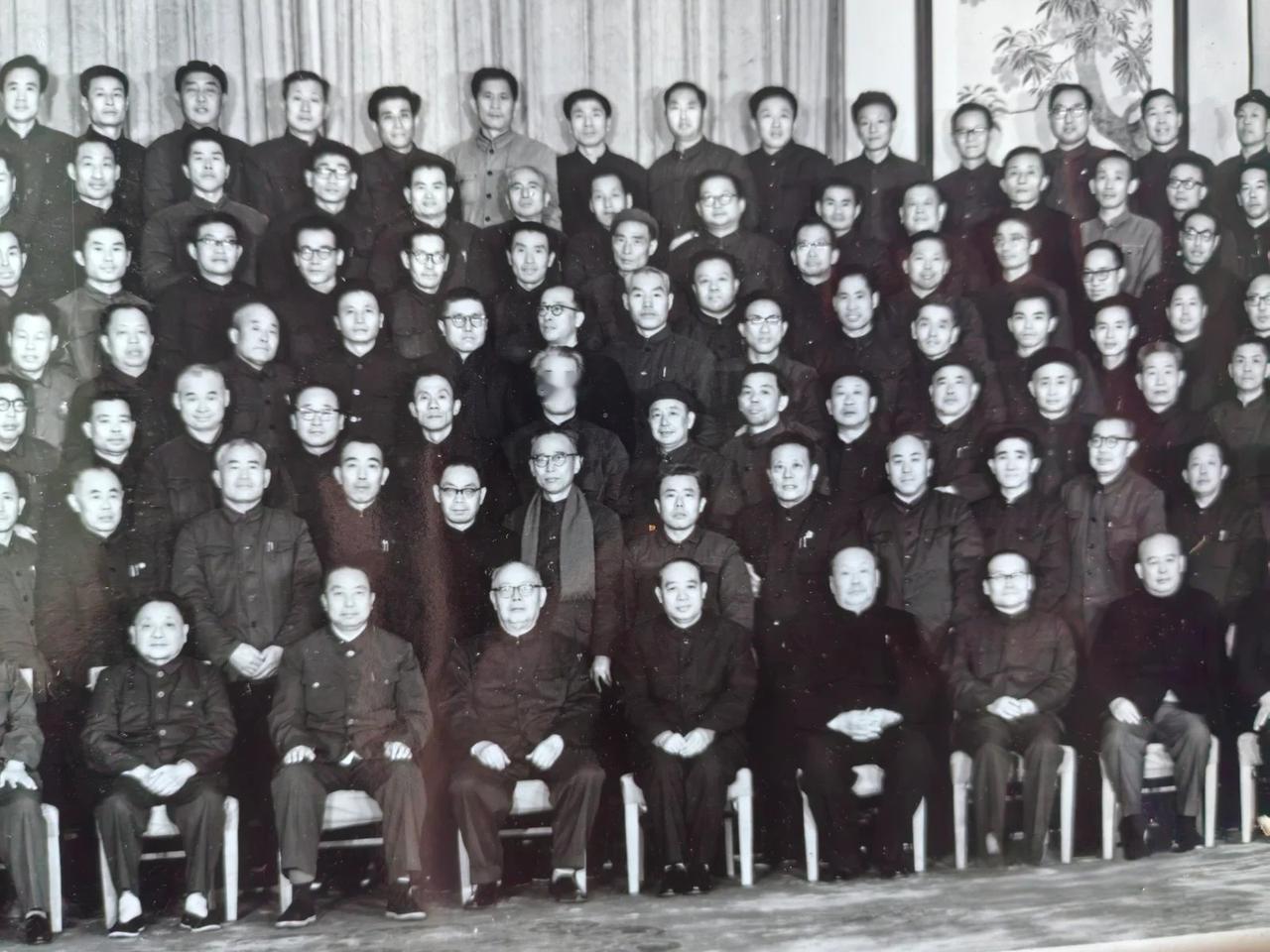 能把第一排认全的绝对是高手。