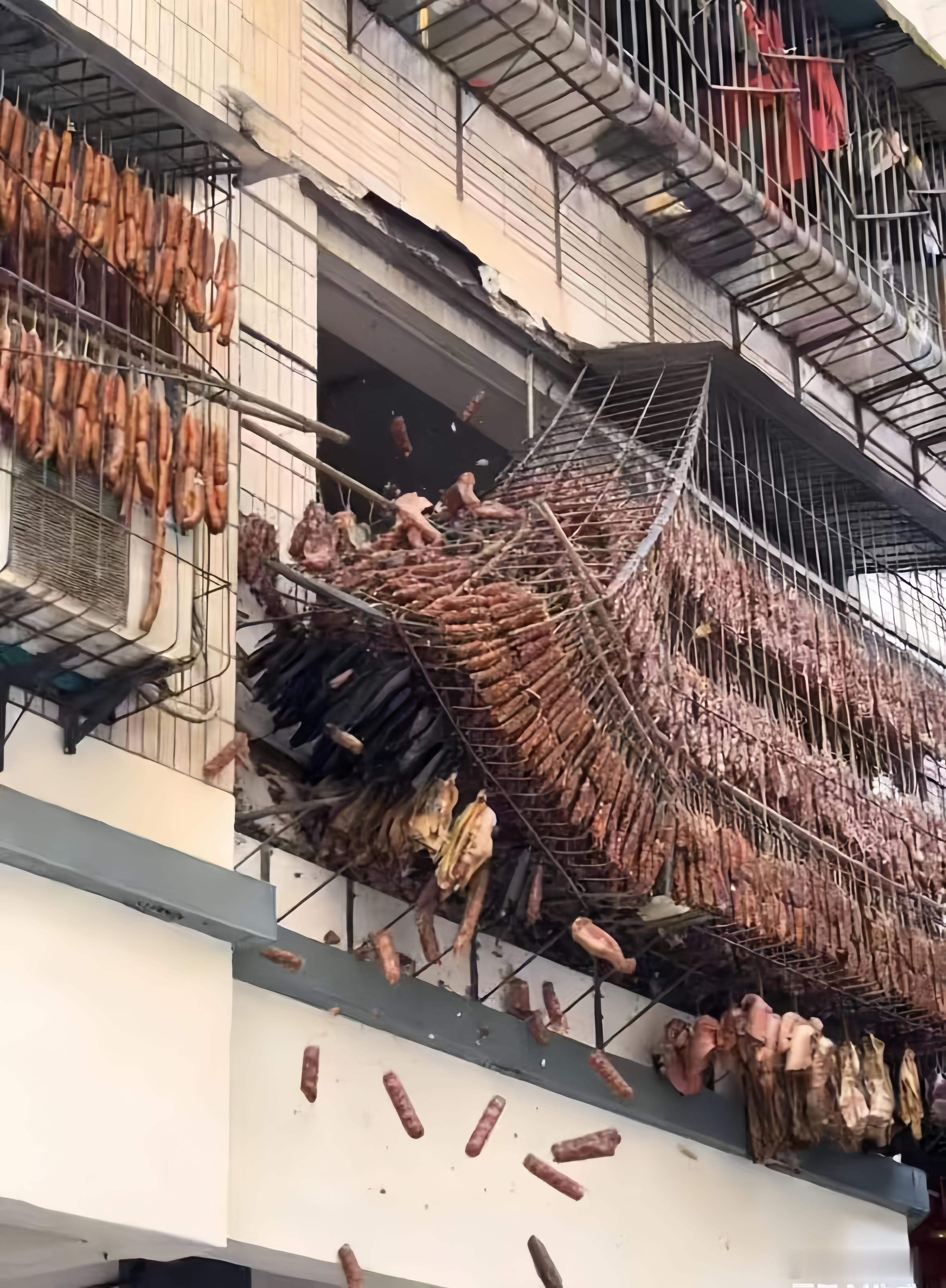 《年味儿撒了一地》1、不是很健康，但真的好吃。2、在某些年代，这些腊味比黄金更值