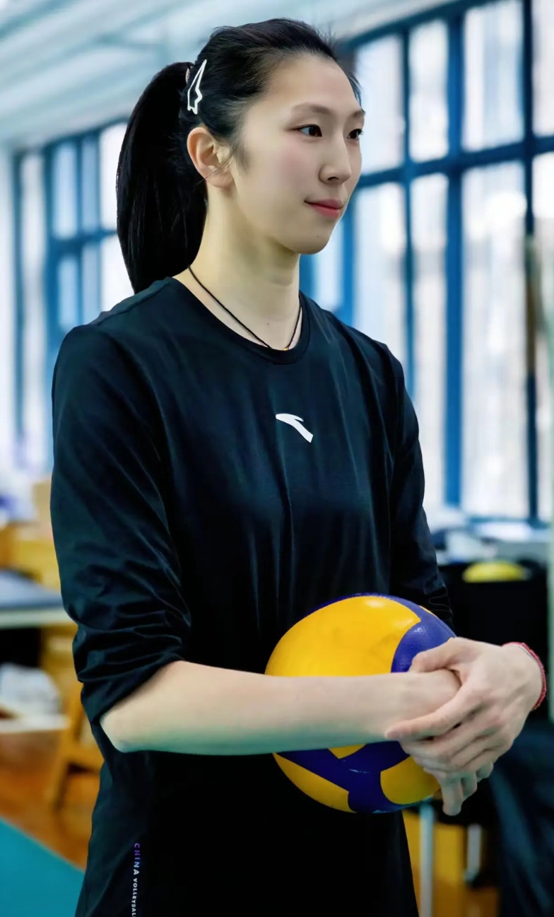 以吴梦洁目前的技术水平在国内打联赛，真的是大材小用了。在这个赛季，吴梦洁的进