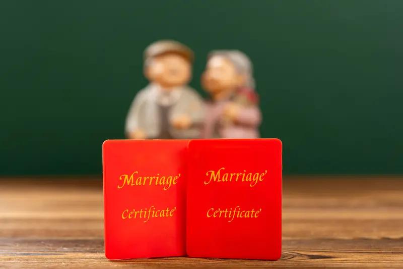 发现个怪现象：普通家庭的存款，像一道魔咒。刚结婚那会，小家没多少积蓄，老公每