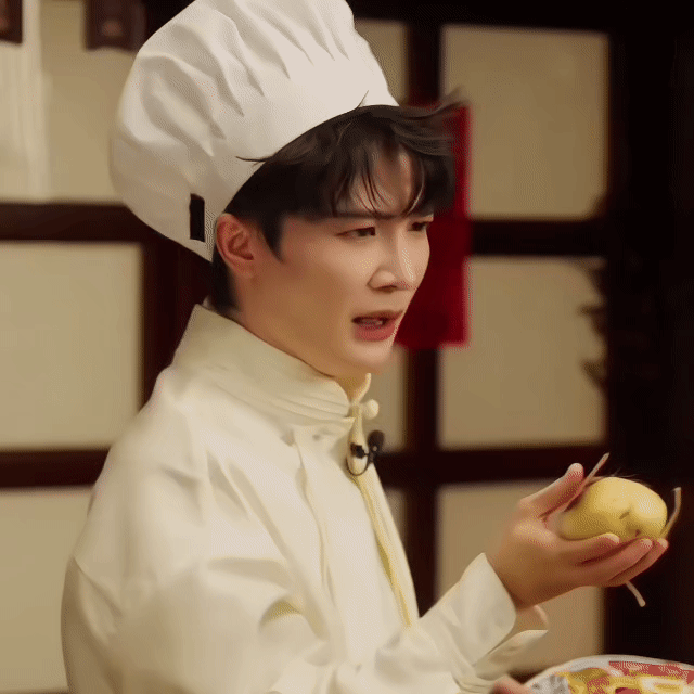 周深周深送上一连串新年祝福【圈宝和米说晚上好】声穿长巷裂晴空，心