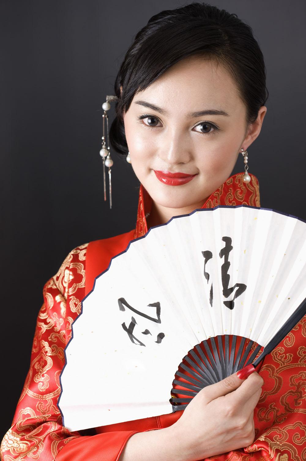 人活这一辈子做人还是要低调不要看不起任何人因为别人也可能看不起你就算你本