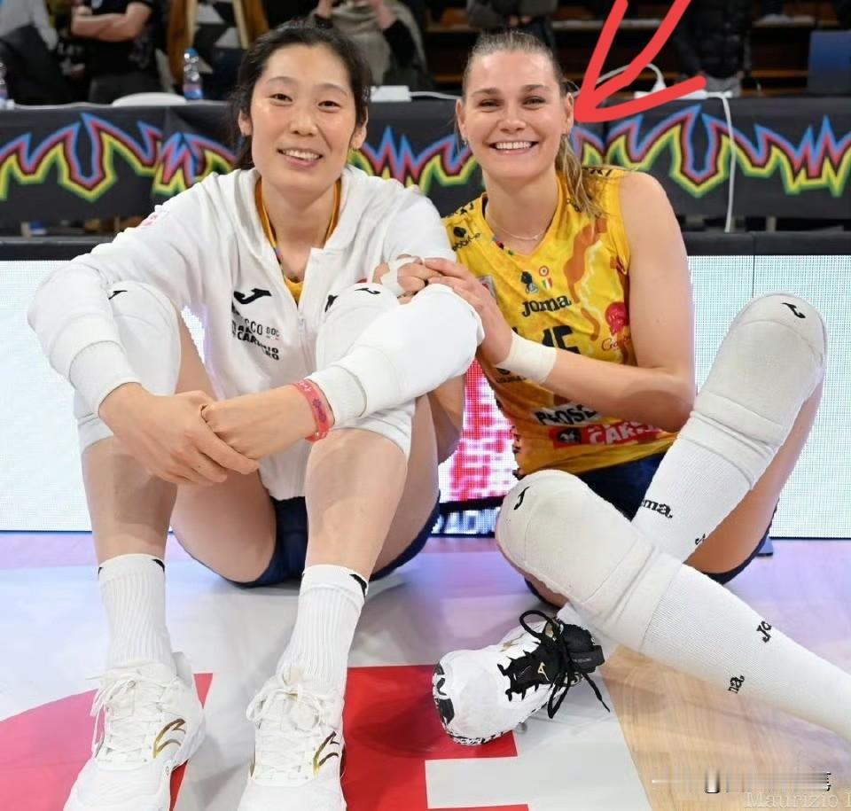 加比是科内利亚诺女排领袖，要笑破肚皮了[呲牙笑]朱婷的队友达尔德罗晋，认为科内俱