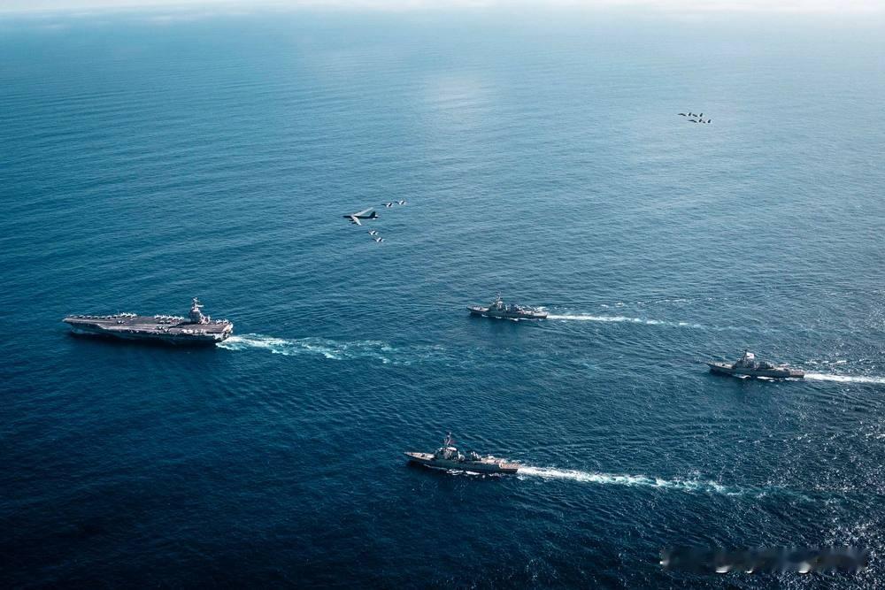 🇺🇸2025年11月13日，由美国海军“杰拉尔德·R·福特”号航空母舰（CV
