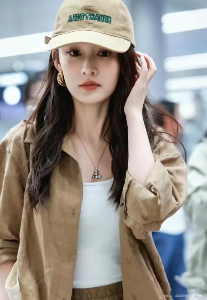大家发现了吗​李沁自从参加完花少7这个节目之后​就开始变了，越来越不一样了​以前