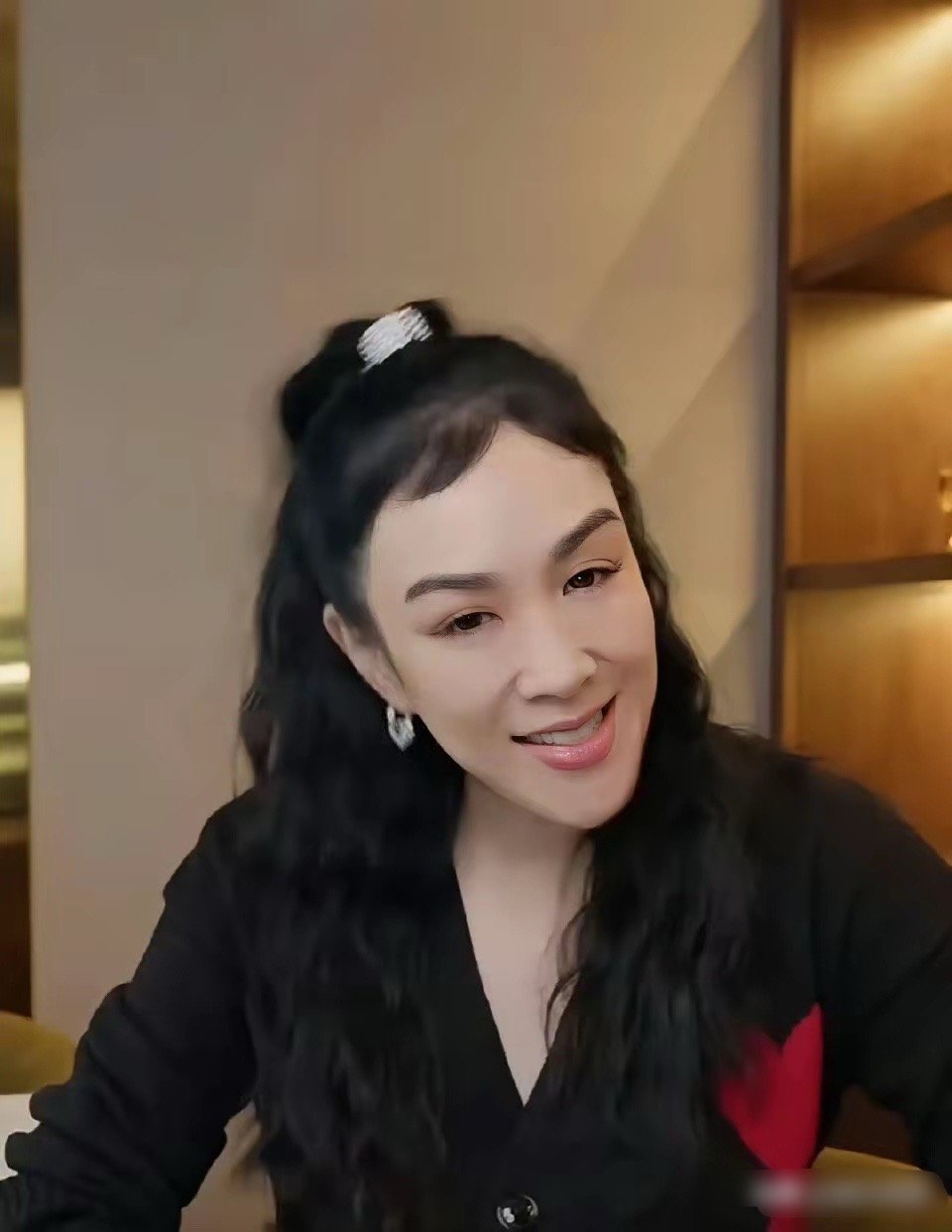 钟丽缇也学韩妆高个胎毛刘海[捂脸哭]​​​