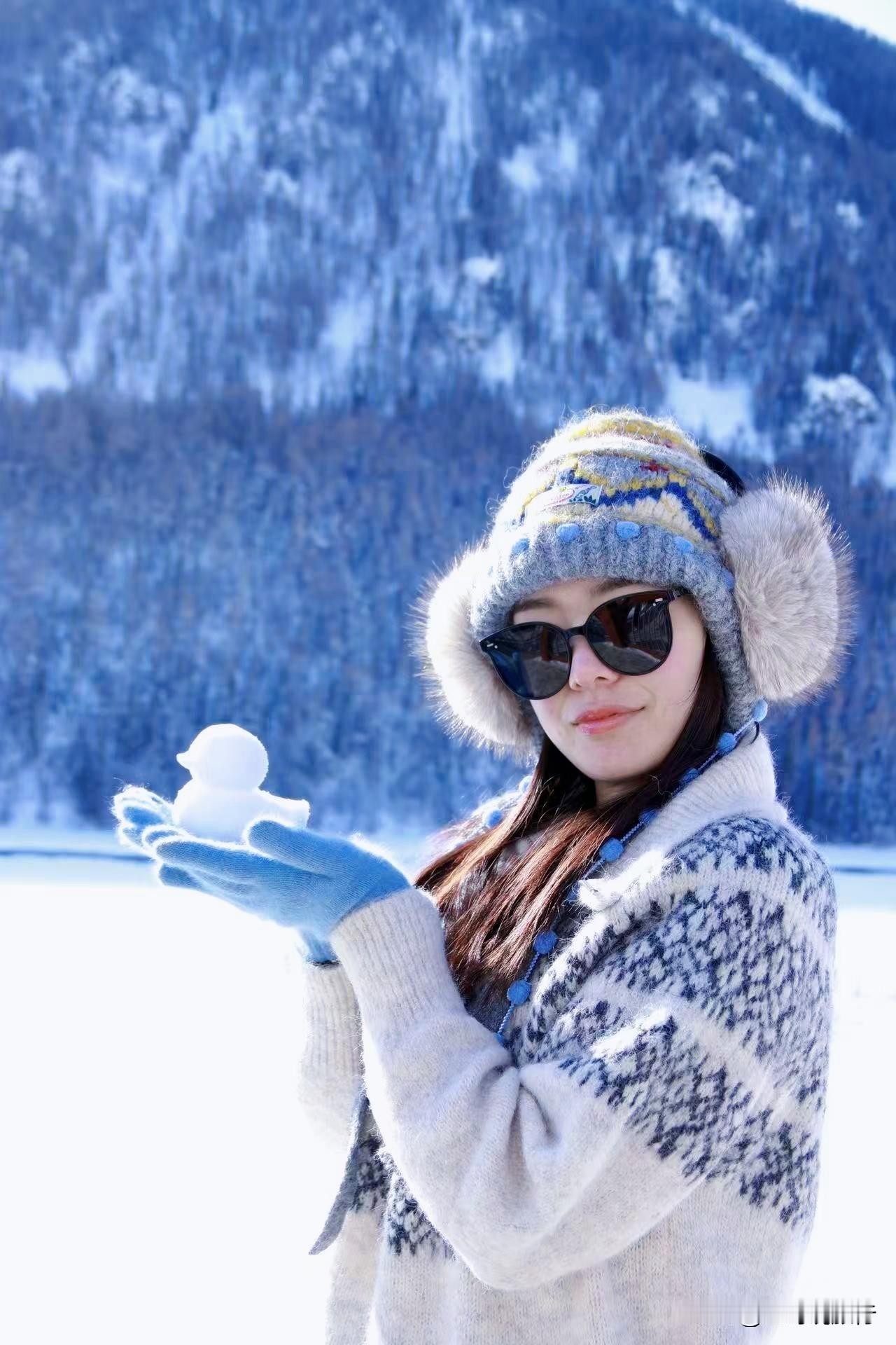 把冬天揉碎在风里，飘落在喀纳斯的每一寸土地❄️雪落满山林，雾凇挂枝