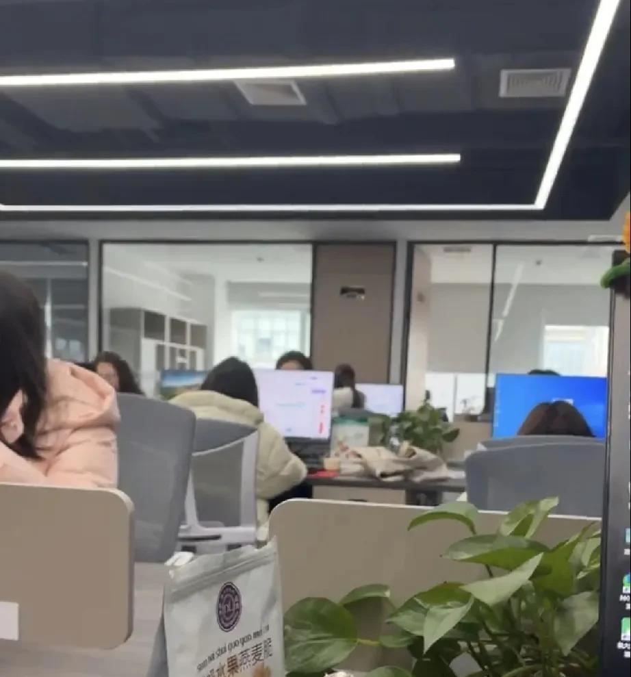 40岁，没房贷（因为没买房），有个10来万的代步车，家有70岁+的双亲和一个上小