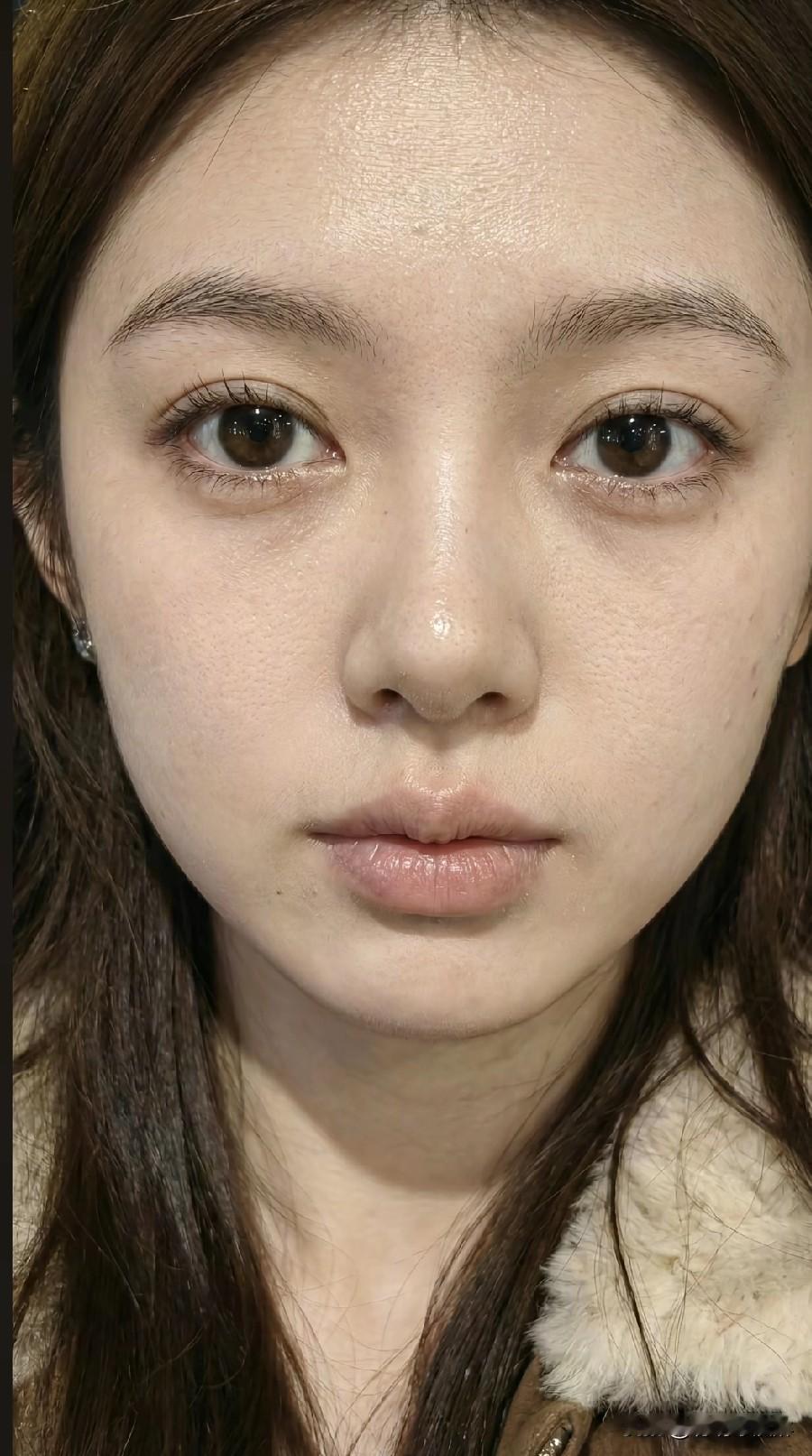 冬日暖阳下的自然美，清新脱俗的少女感。