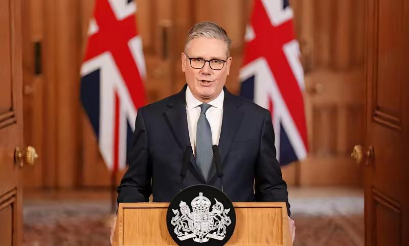 接受首相质询时，斯塔默表态挺硬，几乎和特朗普唱反调？英国首相最近说了句话，让