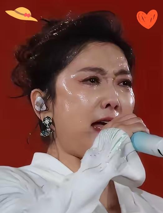 谁懂啊！玲花这次真太不对劲了，不是因为她学曾毅，也不是高音太稳了，而是暴雨淋成落