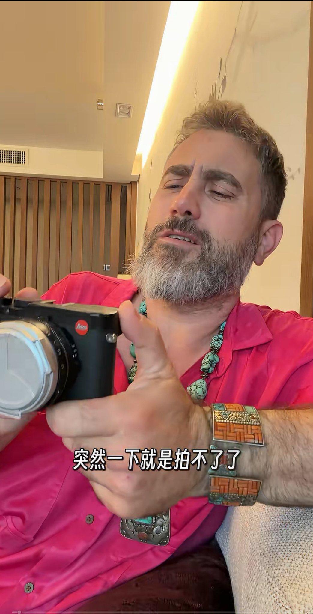 人类总是充满矛盾：我们在打工时恨透了内卷，却在消费时对这种由内卷滋养出的极致效率