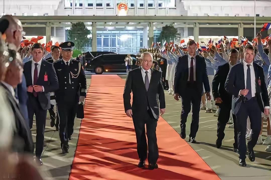 北京时间7月13日，《华尔街日报》一篇长篇报道把内幕摊到了台面上。外界都猜咱