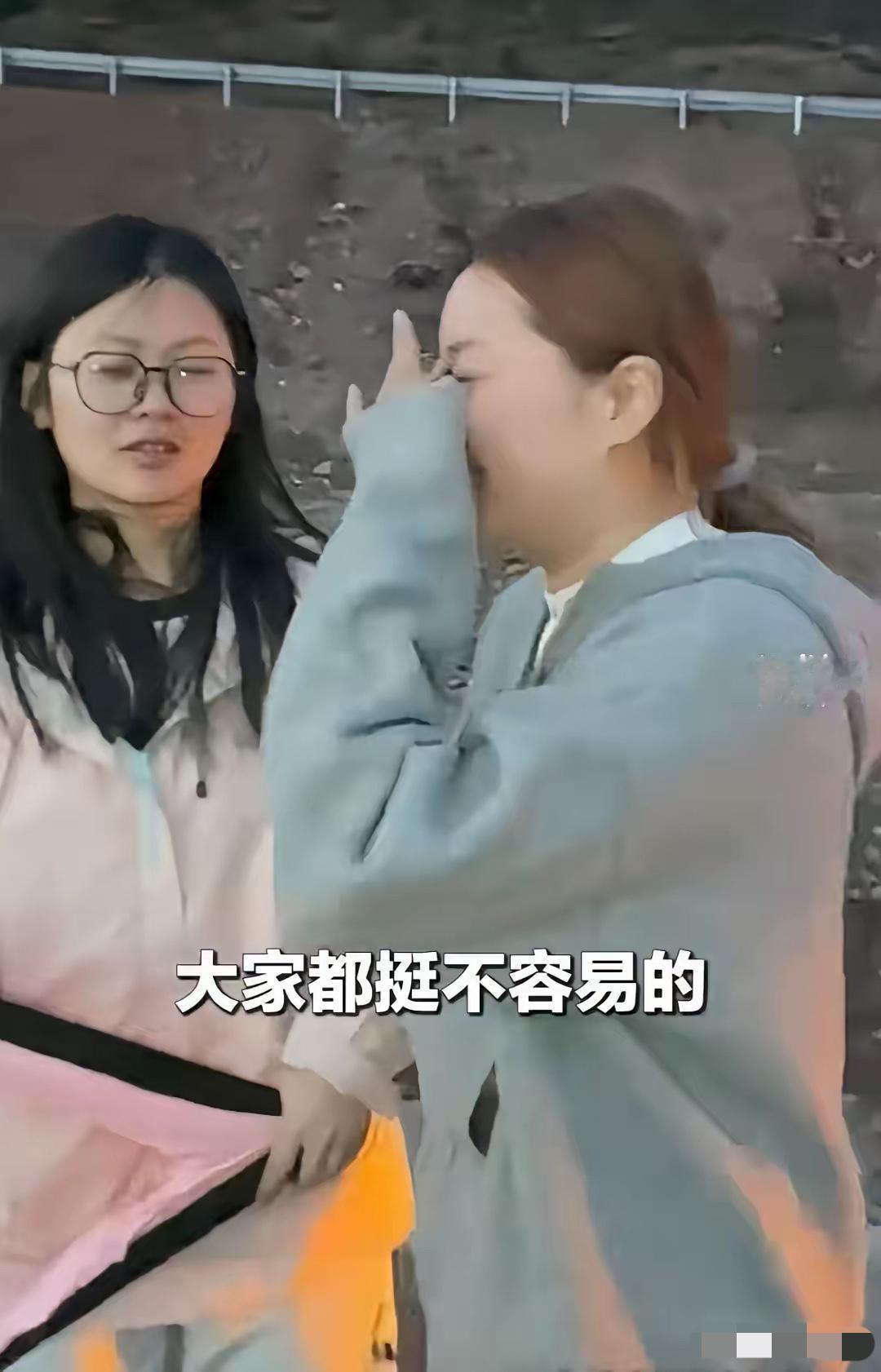 泪目！318国道这场剐蹭，治好了多少人的“冷漠症”！女子自驾遇藏族大哥拖拉机剐蹭