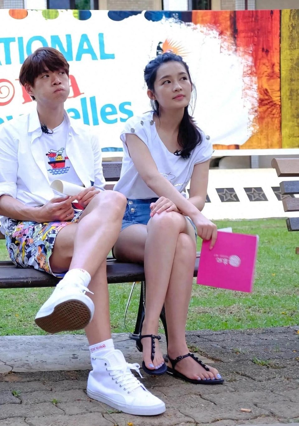 李沁脚上的美甲好漂亮