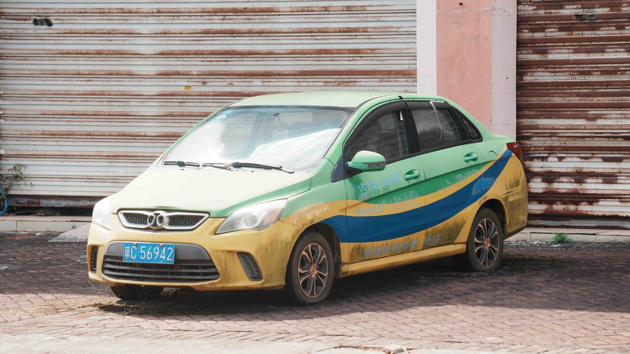 在不少小县城里，偶尔还能看到一些“时代的遗物”。比如海南澄迈当年投放过一批绅宝D