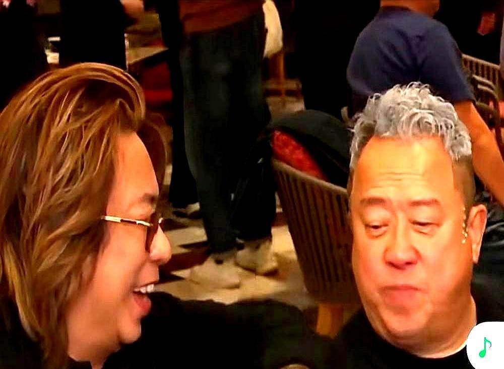 30年前那场醉酒甩鞋的恩怨，30年后竟在TVB颁奖礼上化为一笑？曾志伟卸任TV