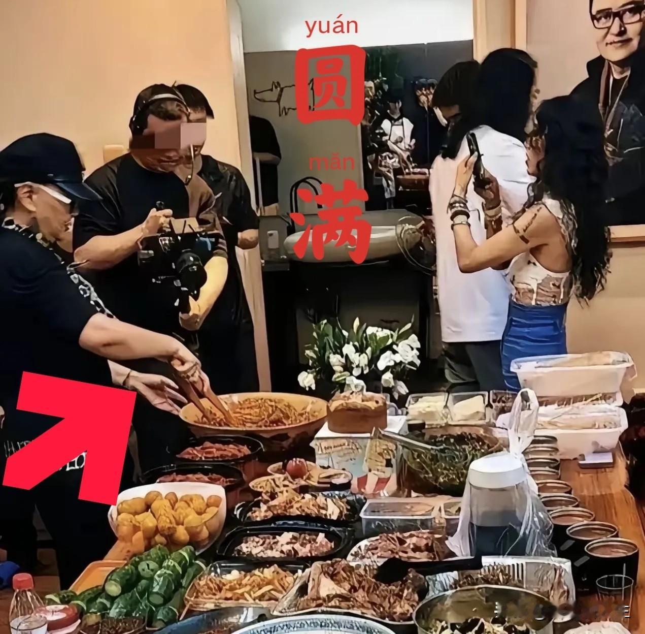 刘欢那套昌平的红砖小楼，放在现在看，简直就是个“异类”。2002年花不到三百