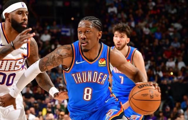 我就说雷霆队要出事！核心大将四周两次拉伤，刚打两场又倒下，这赛季总冠军还想不想