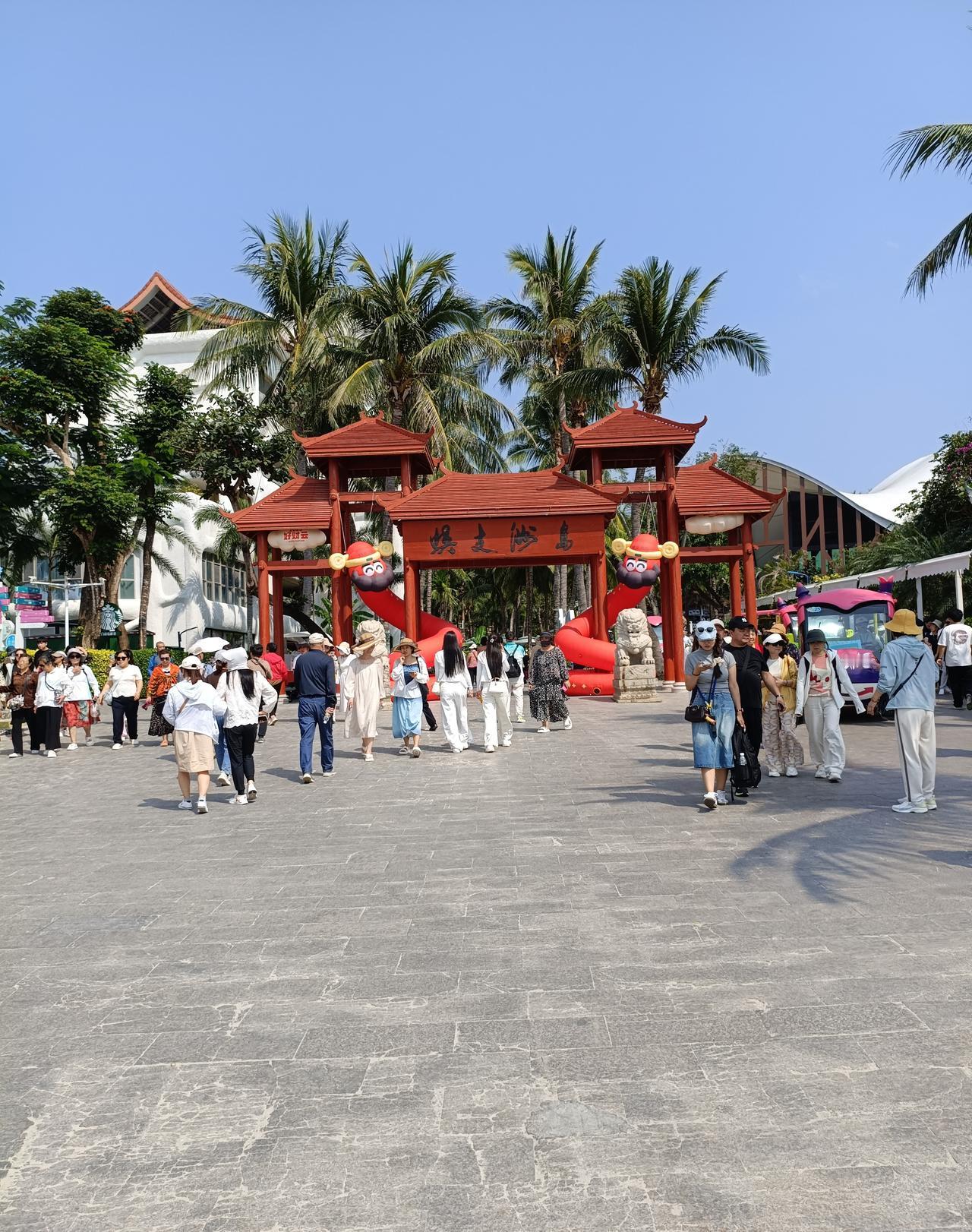 我认为宅家躺平我们退休族五一假期还是选择宅家躺平吧。儿子一家三口约我们跟他