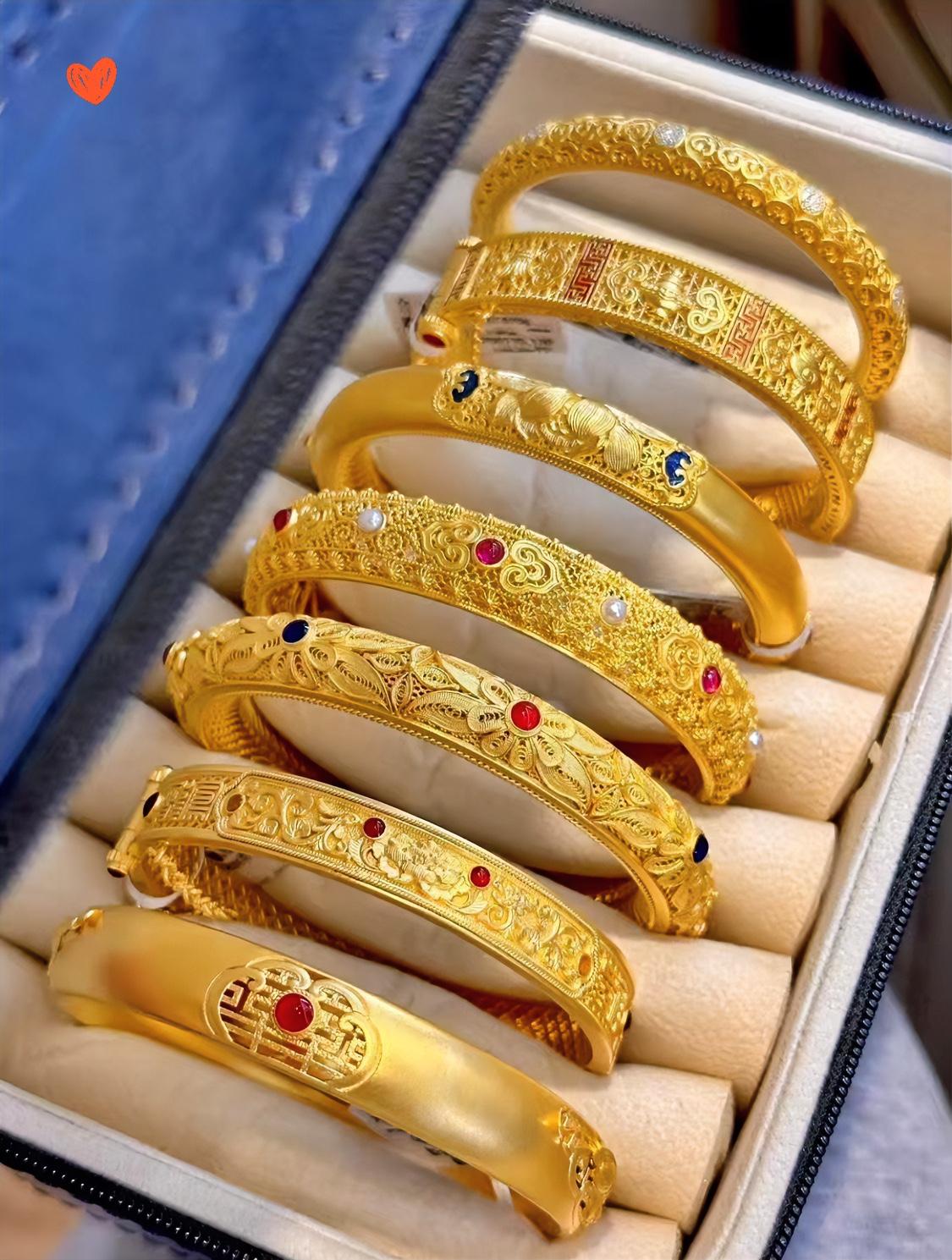 一觉醒来，天塌了，不是因为黄金涨到1295，而是越南人抢黄金的操作太疯了！