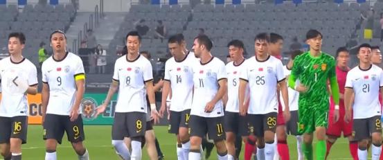 从前骂国足不争气，是恨铁不成钢；如今连骂都省了，因为骂了也白骂。有人愿意养，就有
