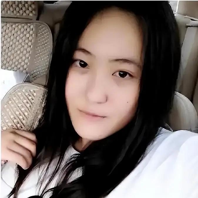 2015年，洛杉矶高等法院。一个十九岁的中国女孩听到自己被判13年，没哭，反而扭