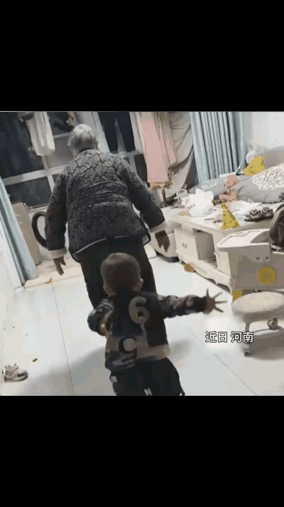 奶奶回头一看，乐了：孙子你是真孙子啊，哦不，你是太孙子了！[大笑]快说，是谁