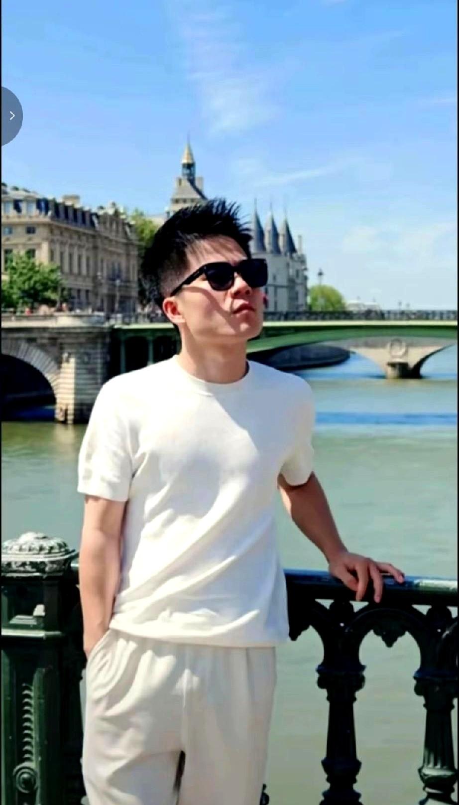 我算是看明白了，这次对董宇辉的围剿，比上次“小作文”那事狠多了。上次“小作文”风