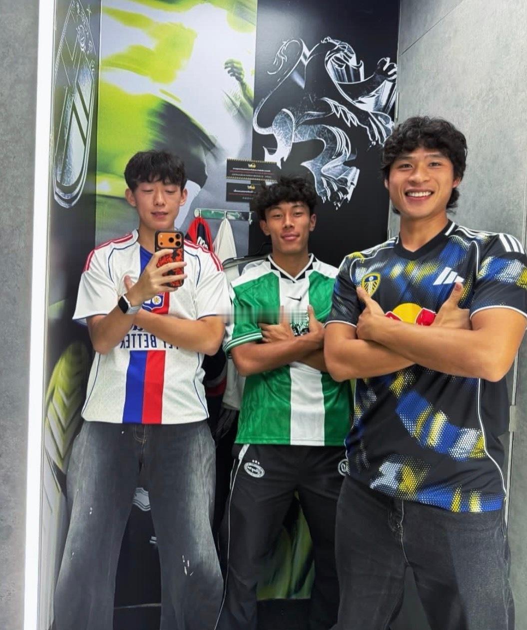 北京国安北京国安阮奇龙、马钰均、和晓强随重庆队在泰国冬训中。